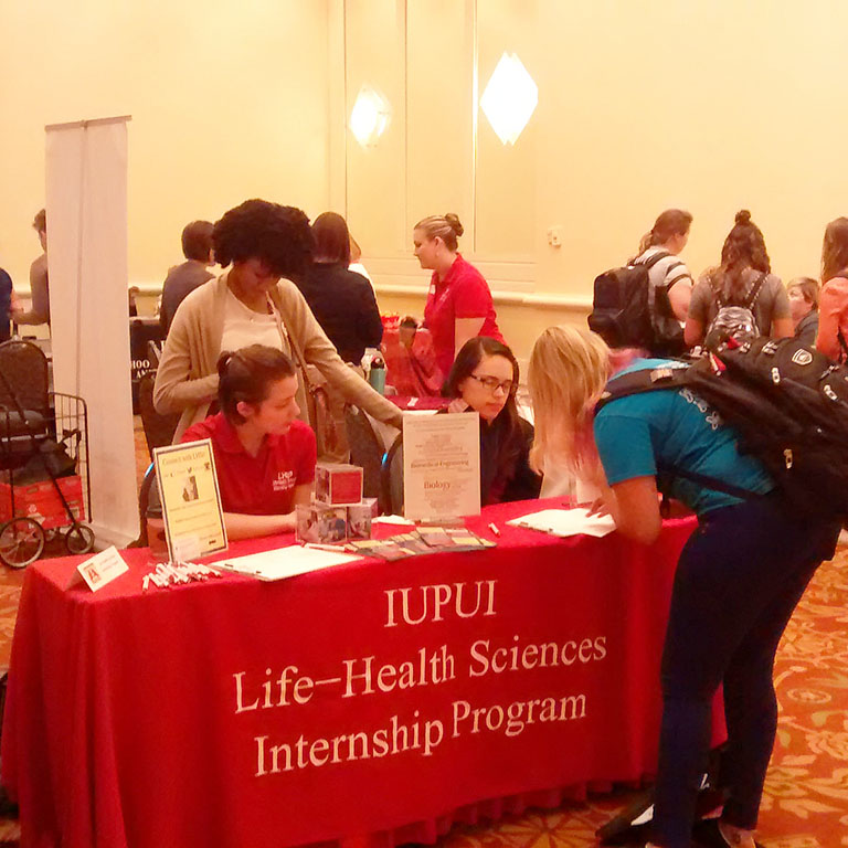 A student signing up for information about the Life and Health Sciences Internship Program.